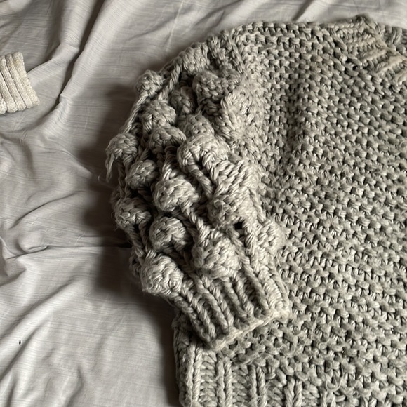 Vici bubble sleeve cardigan and it’s hand knit - Picture 2 of 5